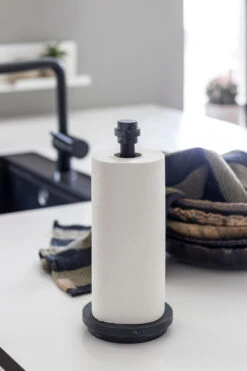 Mette Ditmer Attitude Kitchen Keukenrolhouder 33 Cm -Huis Keuken 506554 01 3 EnvironmentImage e88519de69