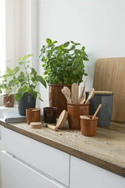 Knabstrup Keramik Pickle Kurk Voor Pot 2 Liter 7 Knabstrup Keramik Pickle Kurk Voor Pot 2 Liter -Huis Keuken 506881 01 3 EnvironmentImage e1d8453000