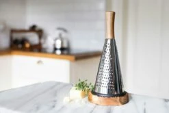 Dorre Rita Grater, Stainless Steel/Acacia Wood -Huis Keuken dorre rita grater stainless steel acacia wood 4
