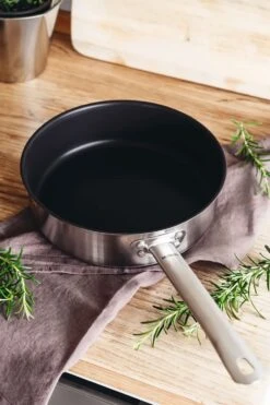 Heirol Cerasafe Pro Steelpan Met Deksel 24 Cm 3 L 11 Heirol Cerasafe Pro Steelpan Met Deksel 24 Cm 3 L -Huis Keuken heirol cerasafe pro steelpan met deksel 24 cm 3 l 5