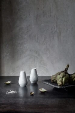 Lyngby Porcelæn Rhombe Salt & Pepper Set, White -Huis Keuken lyngby porceln rhombe salt pepper set white 4