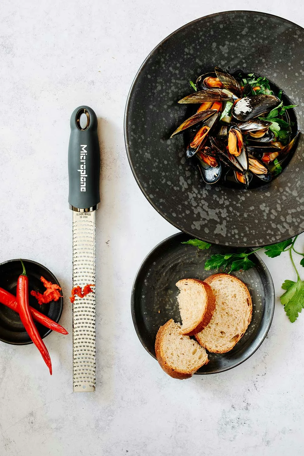 Microplane Premium Classic Zester Anthracite Gray 4 Microplane Premium Classic Zester Anthracite Gray - Afbeelding 2