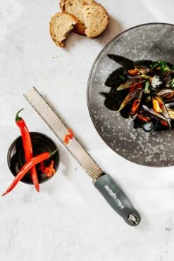 Microplane Premium Classic Zester Anthracite Gray 9 Microplane Premium Classic Zester Anthracite Gray -Huis Keuken microplane premium classic series zesteur 15